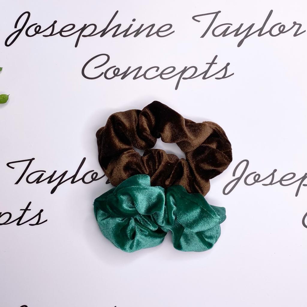 Twin pack brown & kelly green scrunchies